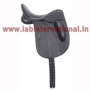 Dressage saddle, interchangeable gullet