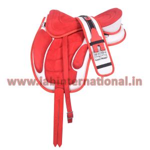 Synthetic treeless saddle